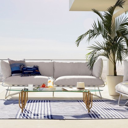 Έχετε μικρό μπαλκόνι; 5 design hacks που θα το κάνουν να φαίνεται μεγαλύτερο