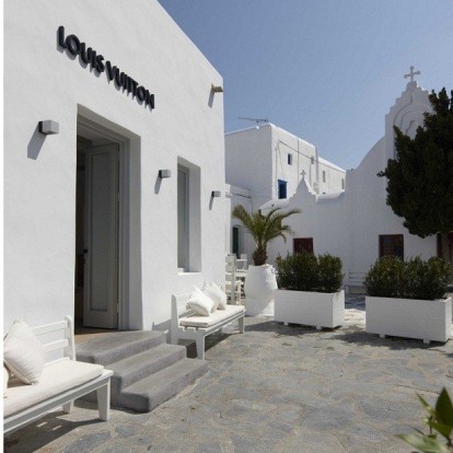 O οίκος Louis Vuitton καλωσορίζει το φετινό καλοκαίρι με το opening των boutiques του στη Μύκονο 