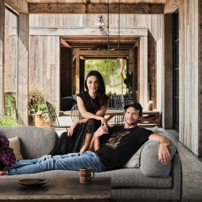 Μέσα στη φανταστική sustainable κατοικία της Mila Kunis και του Ashton Kutcher στο Los Angeles
