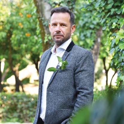 Old-school type: O Γιώργος Πυρπασόπουλος μάς μιλάει για τον ρόλο που παίζουν οι γυναίκες στη ζωή του και την εκπομπή του που τις θέτει στο επίκεντρο