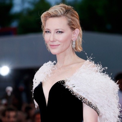 6 celebrities έχουν το απόλυτο χρώμα στα μαλλιά και εμπνέεουν για μια αλλαγή