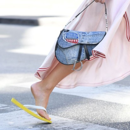 Flip flops: Πώς να τα φορέσετε με τον πιο elegant τρόπο