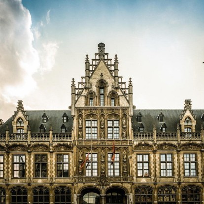 Ένα παλιό ταχυδρομείο στη Γάνδη μεταμορφώθηκε σε υπέροχο ξενοδοχείο