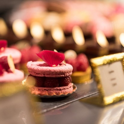 Δείτε πώς φτιάχνονται τα λαχταριστά macarons των Ladurée 