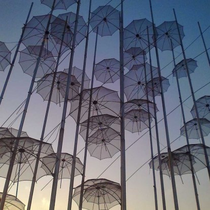 Ένα 24ωρο στις Ομπρέλες της Θεσσαλονίκης