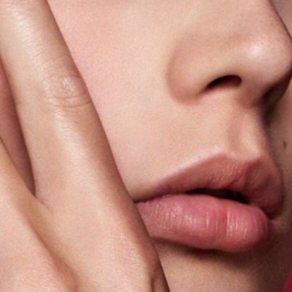 5 τρόποι για να υιοθετήσετε το red eye makeup trend 