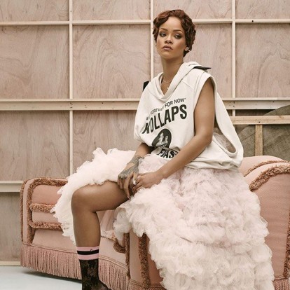 Μία super fashionable Christmas Collection με την υπογραφή της Rihanna