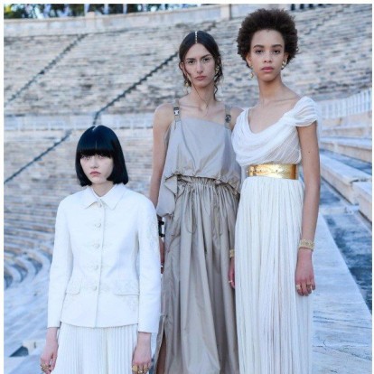Dior Cruise 2022: H συλλογή με έμπνευση από την Ελλάδα, οι λαμπεροί καλεσμένοι και όλες οι λεπτομέρειες του σημερινού show 