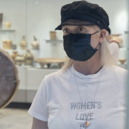 Maria Grazia Chiuri στην Κνωσσό: Γνωρίζοντας τα μέρη από όπου άντλησε έμπνευση για τη συλλογή της στην Αθήνα 