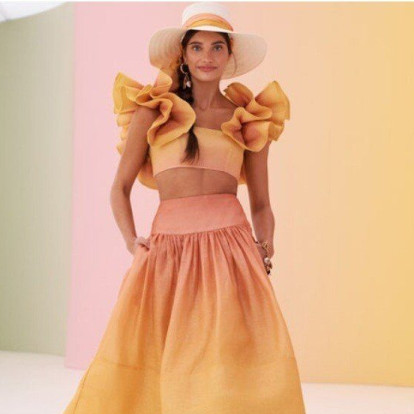 Zimmermann resort 2022: Μοναδικά χρώματα, αέρινες σιλουέτες και «παιχνιδιάρικα» μοτίβα στο show του οίκου
