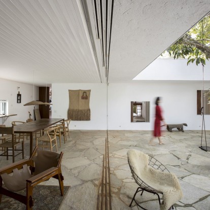 Ένα ιδιαίτερο vacation house εναρμονίζεται πλήρως με το φυσικό περιβάλλον γύρω του 