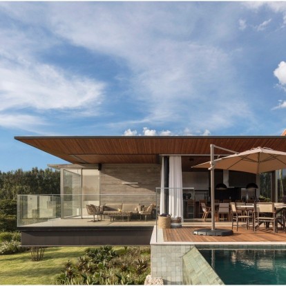 Ένα ονειρικό lake house στη Βραζιλία μάς βάζει στο απόλυτο vacation mood 