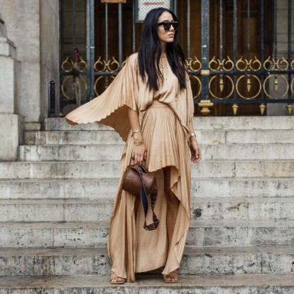 Tα fashion items που θα κάνουν αντίθεση με την ηλιοκαμένη σας επιδερμίδα