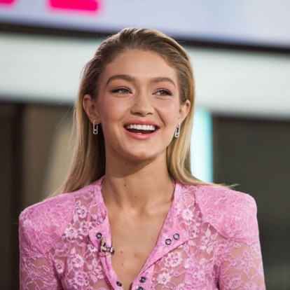 H Gigi Hadid αποκαλύπτει τις ικανότητές της στο food styling σ' ένα απολαυστικό video
