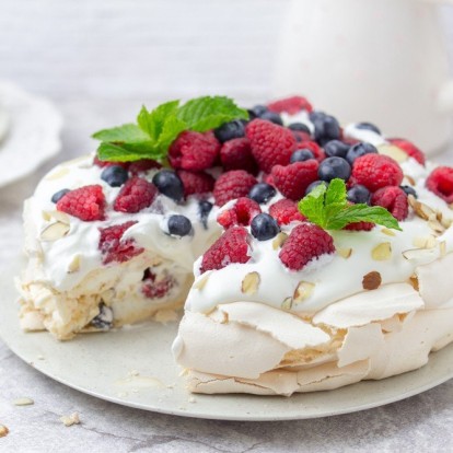 Λαχταριστές συνταγές για καλοκαιρινά γλυκά που θα σας δροσίσουν 