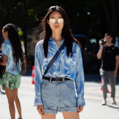 Denim shorts: Πώς να συνδυάσετε το τζιν shorts σας φέτος το καλοκαίρι