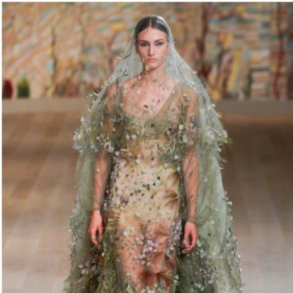 Haute Couture Fall '21: Πώς η Maria Grazia Chiuri επαναπροσδιορίζει τον όρο «Υψηλή Ραπτική»