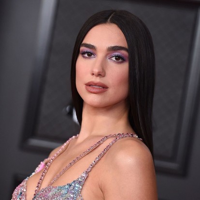 H Dua Lipa αποκαλύπτει πτυχές του εαυτού της μέσα από ένα διασκεδαστικό παιχνίδι
