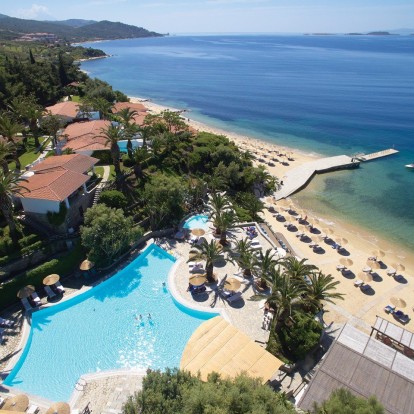 Εξερευνήστε ένα luxurious θέρετρο στο τρίτο πόδι της Χαλκιδικής, που θα σας μαγέψει με τη διακριτική πολυτέλειά του 