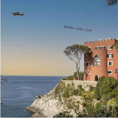 Resort 2022: Η Max Mara έκλεψε τις εντυπώσεις με τη νέα συλλογή της στην Ischia της Ιταλίας
