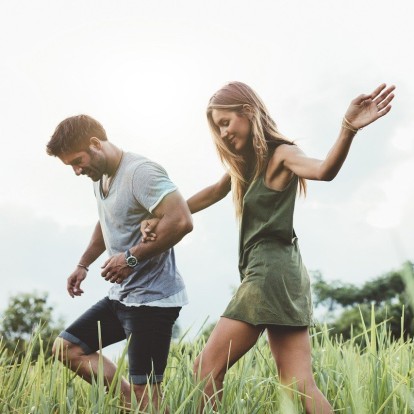 Γνωρίζουμε τη new age εκδοχή των ερωτικών μας σχέσεων μέσα από τη ματιά μιας ψυχολόγου 