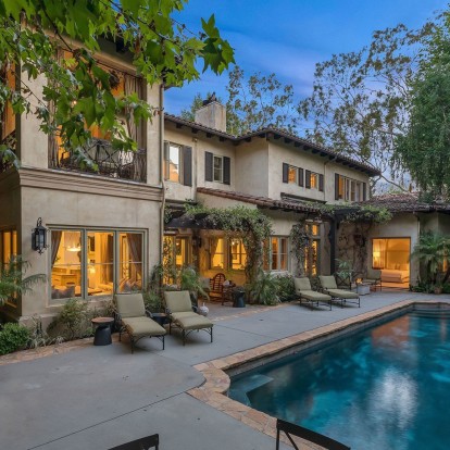 Celebrity houses: Μέσα στην ονειρική κατοικία της Britney Spears στο Beverly Hills