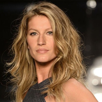 R for Runway: Όλες οι φορές που η Gisele περπάτησε στα shows του οίκου Versace