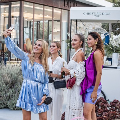 Μykonos Event: Το iconic άρωμα του οίκου Dior στο pop-up store του Νammos Village 
