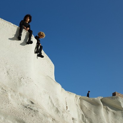 Η νέα καμπάνια του οίκου Louis Vuitton είναι ένα προσωπικό, συναισθηματικό ταξίδι με φόντο τις ομορφιές της Ελλάδας