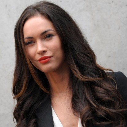 H Meghan Fox συζητά για τους πιο λατρεμένους ρόλους που έχει υποδυθεί αλλά και για τα 00's fashion trends