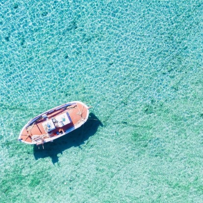Summer holidays: Tα top 5 ελληνικά νησιά που μπορείτε να εξερευνήσετε ακόμη και χωρίς αυτοκίνητο 