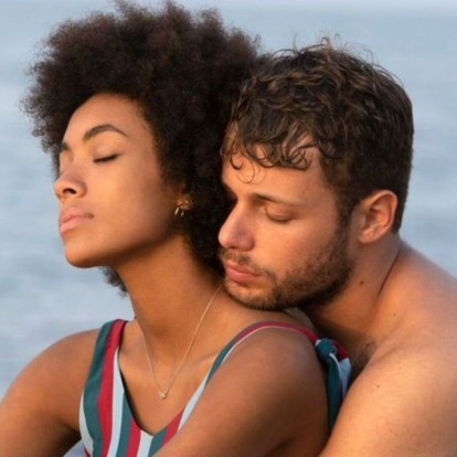 Netflix & Chill: Οι καλύτερες καλοκαιρινές σειρές & ταινίες για να παρακολουθήσετε