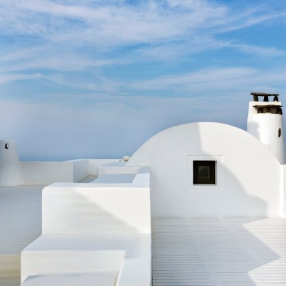 Οι Aenaon Villas στη Σαντορίνη θα σας μαγέψουν με την εκπληκτική θέα τους στο γαλάζιο του Αιγαίου