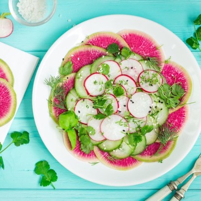 Οι καλοκαιρινές σαλάτες που θα δώσουν «χρώμα» στο τραπέζι σας