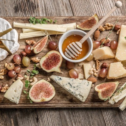 Cheese Lovers: Tα πιο light & υγιεινά τυριά που μπορείτε να έχετε πάντα στο ψυγείο σας