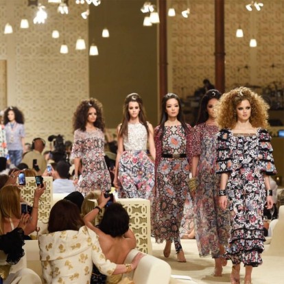 Chanel: Στο Dubai η Cruise 2022 συλλογή του γαλλικού οίκου