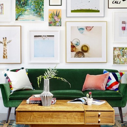 Πώς να διακοσμήσετε με στιλ τον κενό λευκό τοίχο της κατοικίας σας 