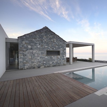 Η Villa Melana στην Αρκαδία συνδέει την αρχιτεκτονική με το φυσικό τοπίο