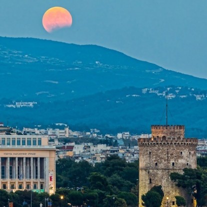 Αυγουστιάτικη πανσέληνος: Οι αρχαιολογικοί χώροι που μας καλούν να την απολαύσουμε 