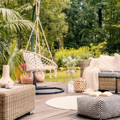 Οι διακοσμητικές πινελιές που θα αναβαθμίσουν τον κήπο ή το μπαλκόνι σας