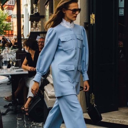 Baby blue: Το χρώμα που θα χαρίσει chic πινελιά στην εικόνα σας 