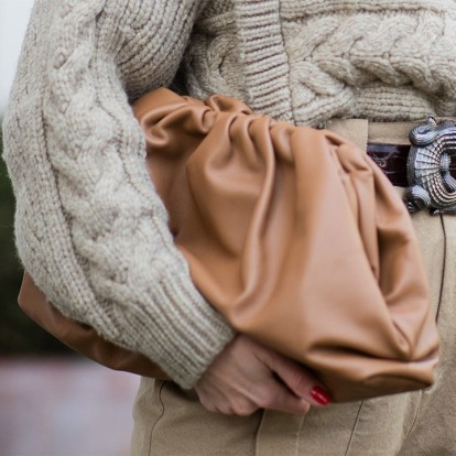 Clutch bags: Τα it σχέδια που θα αντικαταστήσουν τις totes 