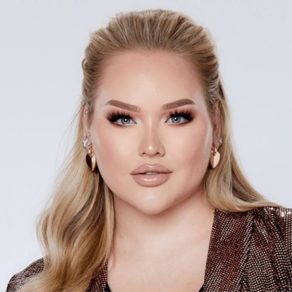 Η NikkieTutorials έχει μια σημαντική ανακοίνωση για εμάς