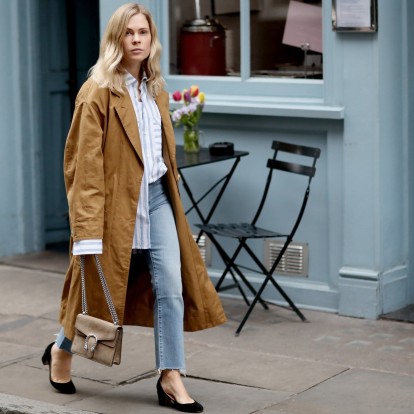 5 τρόποι για να φορέσετε με στιλ τη καμπαρντίνα 