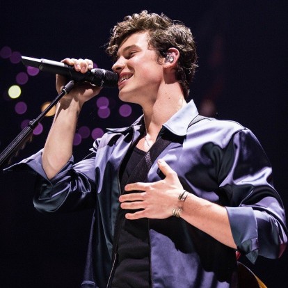 Ο Shawn Mendes απαντά στις πιο hot ερωτήσεις για τον εαυτό του