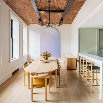 Πώς τα pastel χρώματα κυριαρχούν σε ένα cozy loft της Νέας Υόρκης 