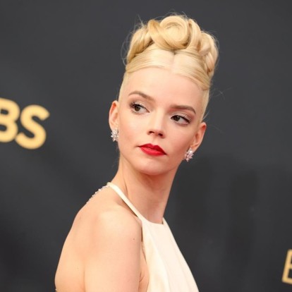 Get ready with her: H προετοιμασία της Anya Taylor-Joy με μια δημιουργία του οίκου Dior