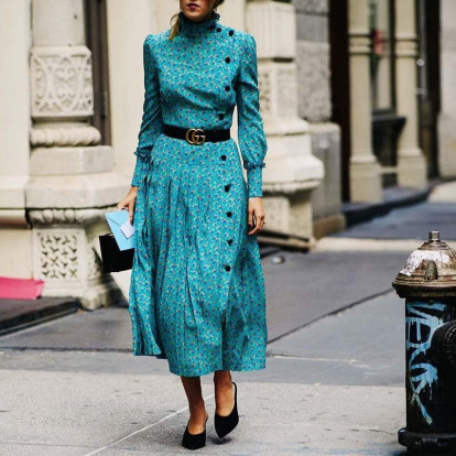 Midi dress: Τα σχέδια που ταιριάζουν σε όλες τις περιστάσεις 