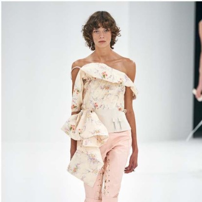 Milan Fashion Week: Η «ήρεμη» άνοιξη της Sportmax και η επιστροφή του Giorgio Armani στις πασαρέλες 