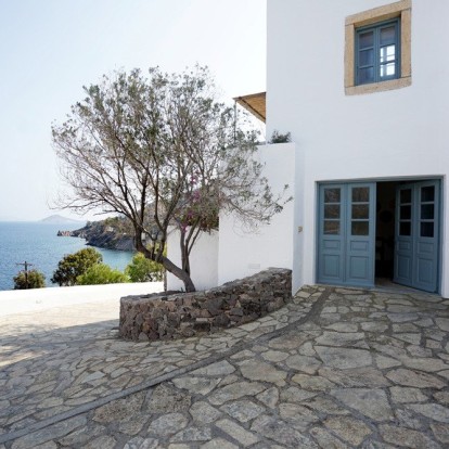 Η Villa Vista στην Πάτμο αποτυπώνει μοναδικά την απαράμιλλη γοητεία του τόπου